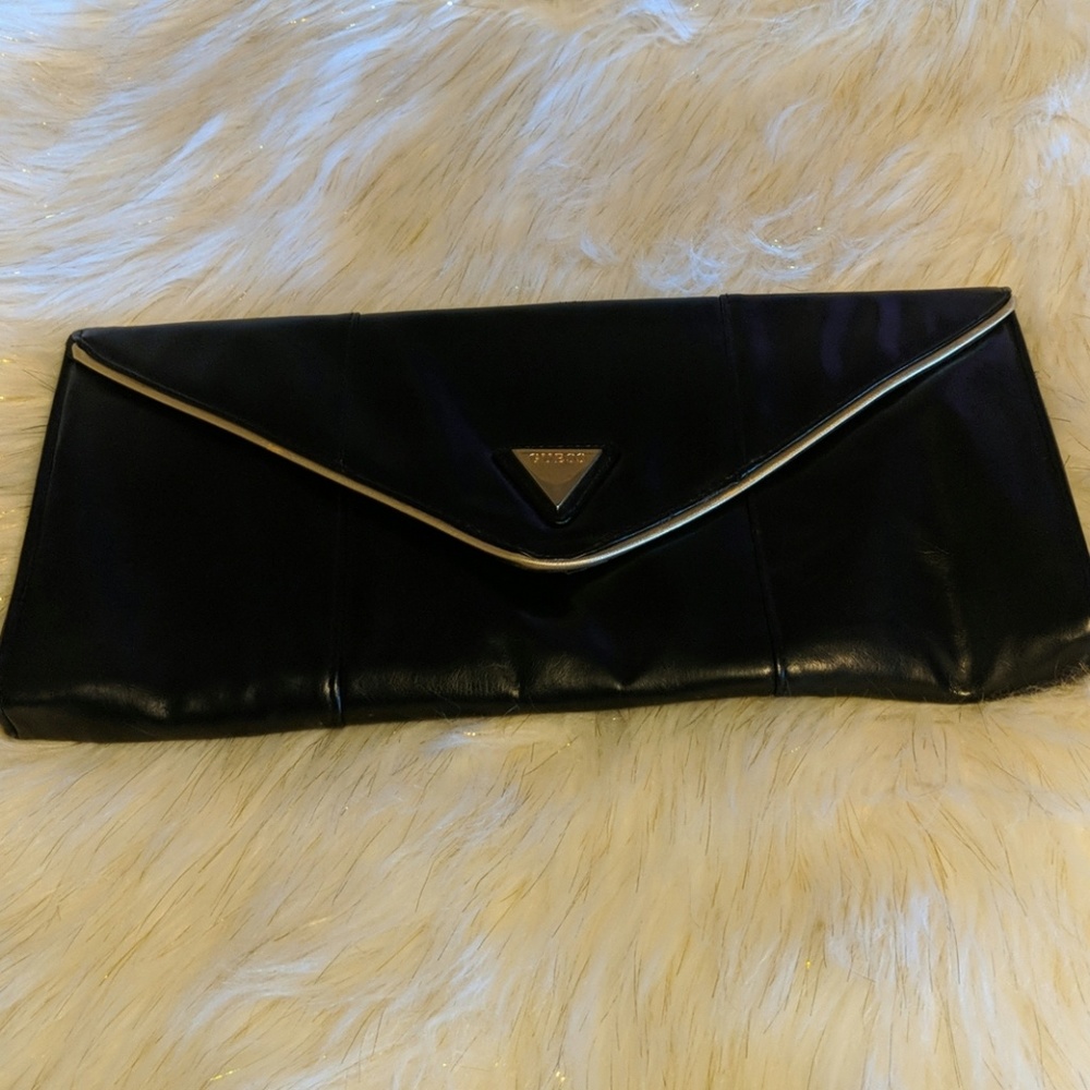 Ladies guess extra large clutch
